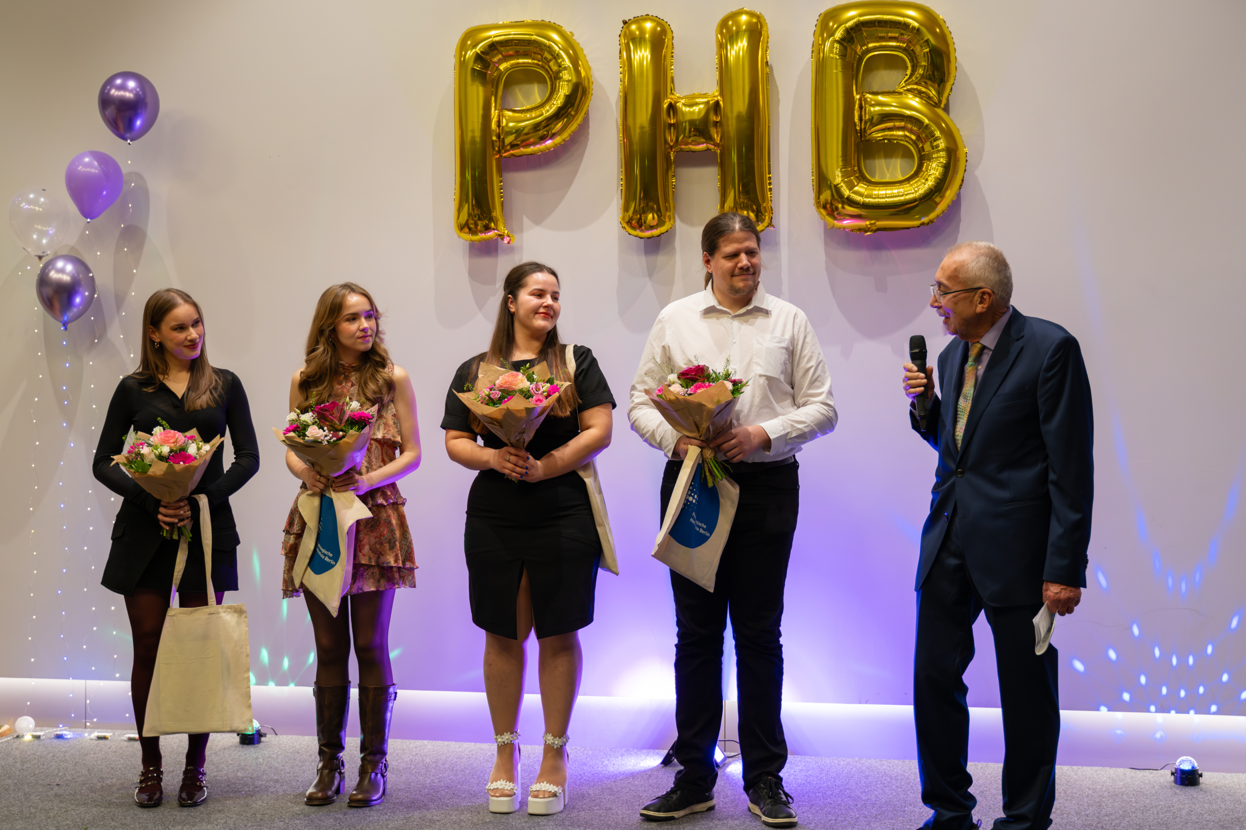 PHB Examensfeier - Foto von der Verabschiedung von bisherigen Fachschaftsmitgliedern