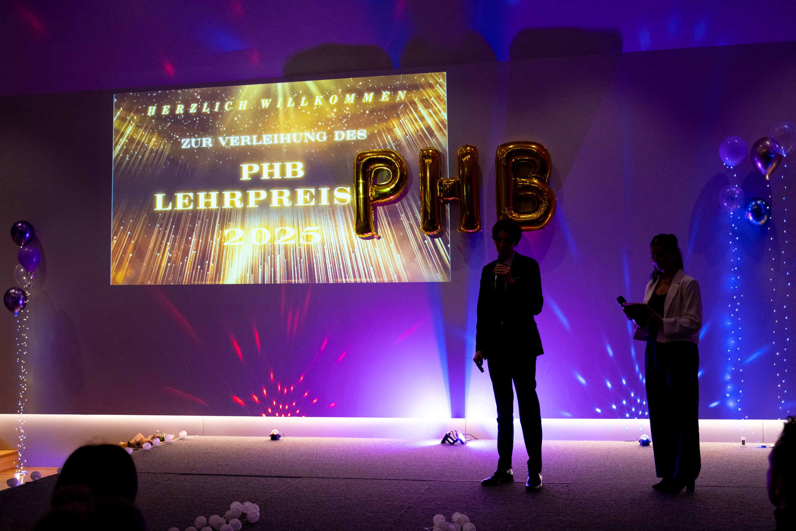 PHB Examensfeier - Foto von der Vergabe der Lehrpreise durch die Fachschaft