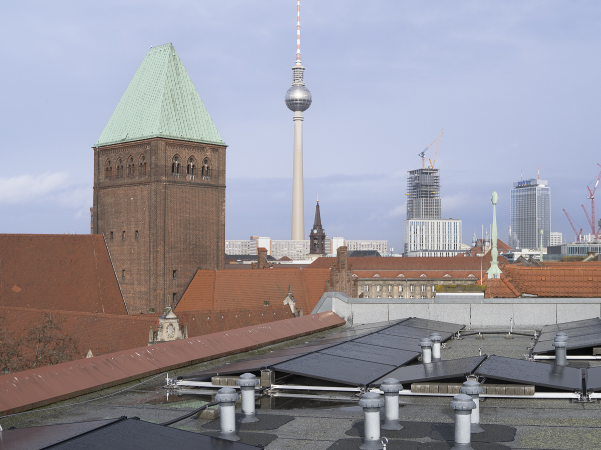 Photovoltaikanlage auf dem Dach der PHB